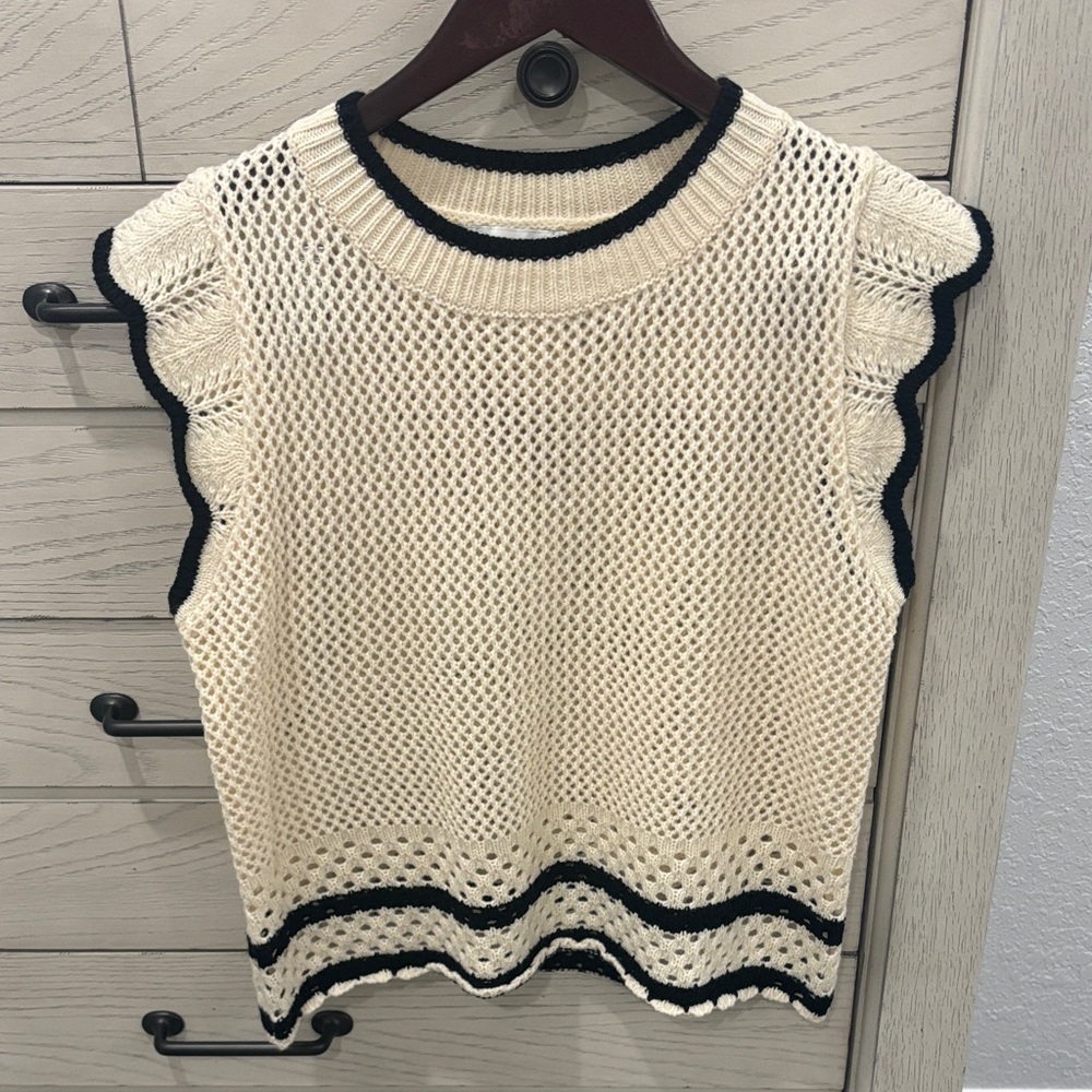 Gilli Cream and Black Short Sleeve Top